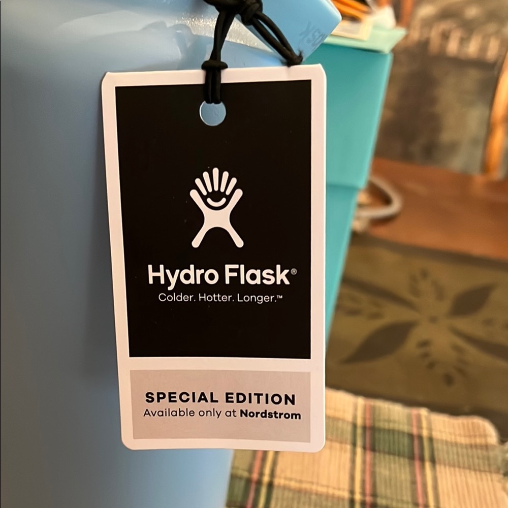 Nordstrom limited edition 2024 hydro flask - Picture 2 of 5
